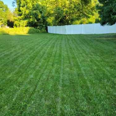 Lawn Mowing Contractor in Indianapolis, IN, 46237