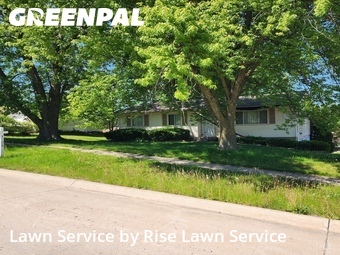 Lawn mowed in Bettendorf, 52722