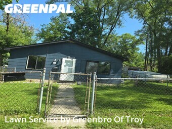 Lawn mowed in Pontiac, 48340
