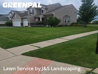 Lawn Care nearby Woodstock, IL, 