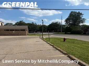 Lawn mowed in Farmington Hills, 48334