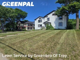 Lawn mowed in Pontiac, 48341