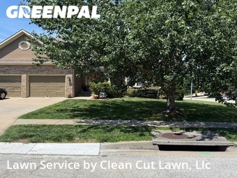 Lawn Care Service nearby Blue Springs, MO, 