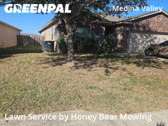 Lawn Cuttingin San Antonio,78252,Lawn Cut by Honey Bear Mowing, work completed in Dec , 2025