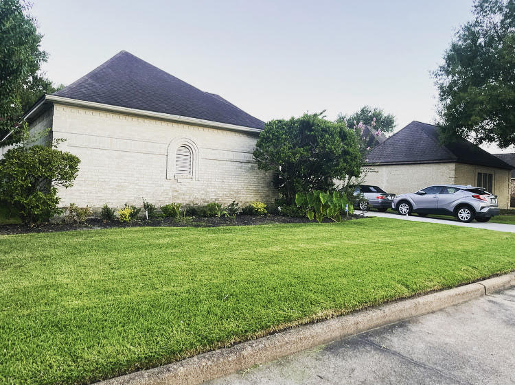 Traditional L&T Lawn Care Services in Katy, TX