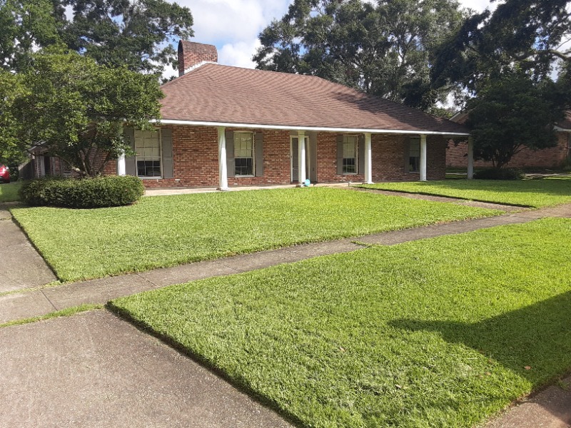 Grass Control Lawn Care Services in Baton Rouge, LA