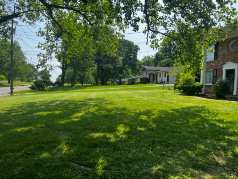 Gunn & Co Lawn Care Lawn Care Services in Acworth, GA