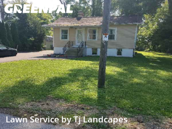 Lawn Cutting nearby Howard, WI, 